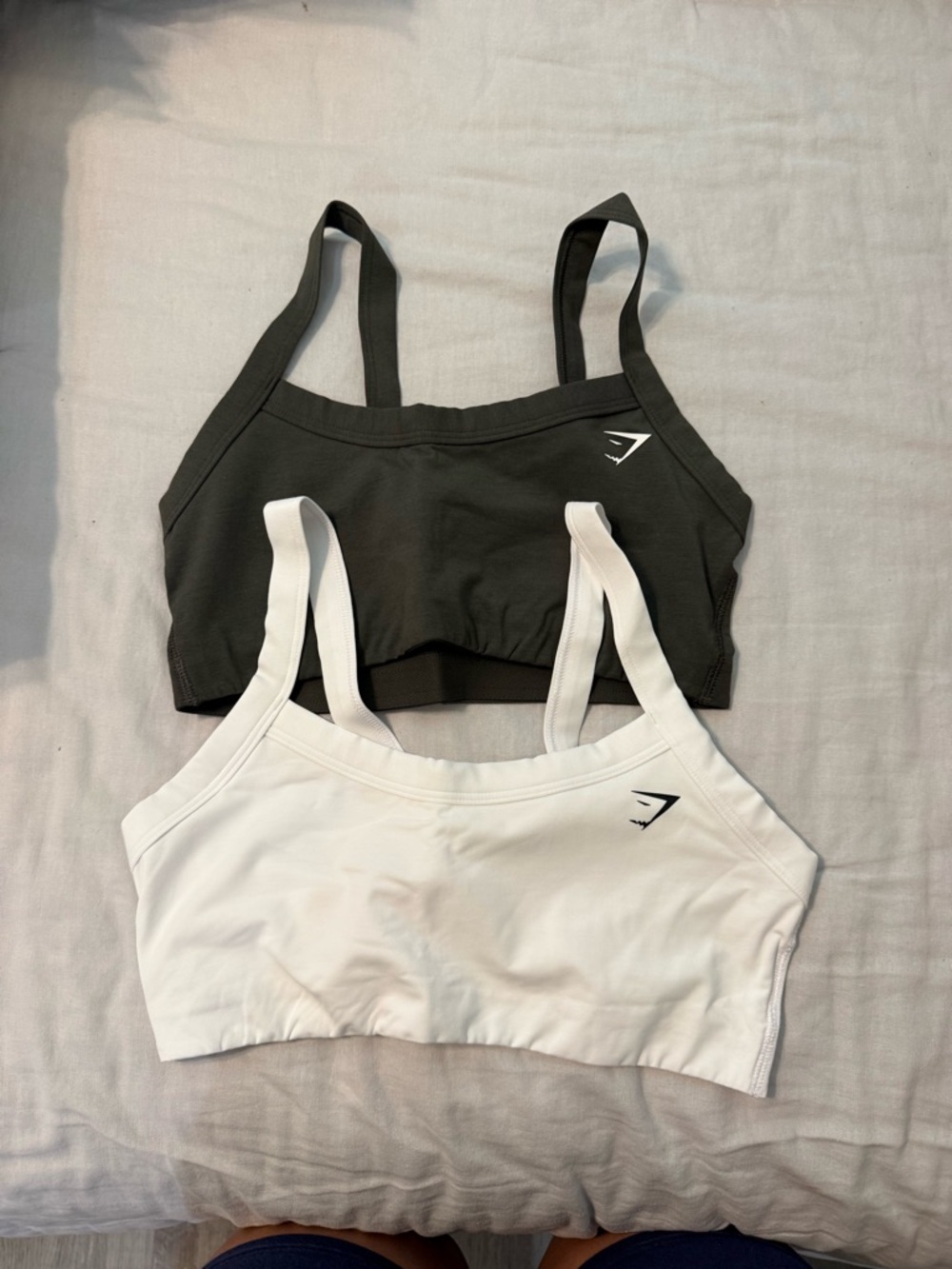 Gymshark Double Pack Seamless Crop Sports Bras - White & Charcoal